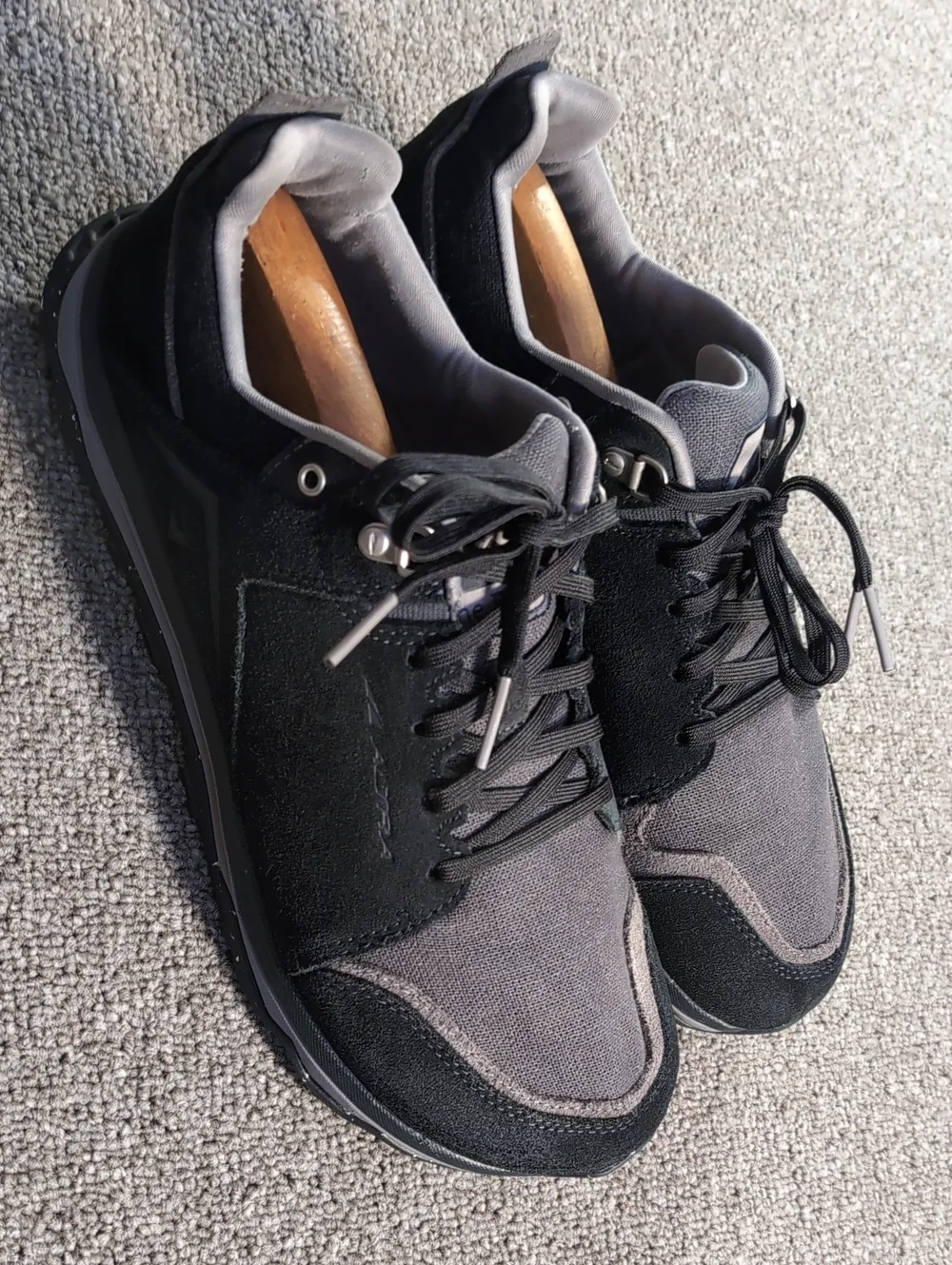 ALTRA Lone Peak Alpine Hiking Trail Shoes Size 10.0 in Black/Gray Suede/Canvas